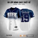 Áo lớp bóng chày STFX Seniors phối navy trắng, in logo cheerleading, số lớn sau lưng cùng chữ Seniors