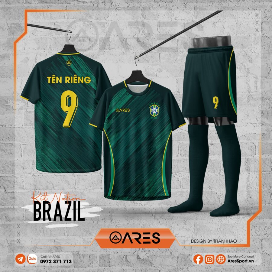 Áo Brazil Lưới Lửa với họa tiết xước chéo sắc xanh rực, phối viền vàng nổi bật, form thể thao mạnh mẽ, thiết kế độc quyền dành cho đội bóng yêu phong cách mạnh mẽ và nổi bật trên nền tối.