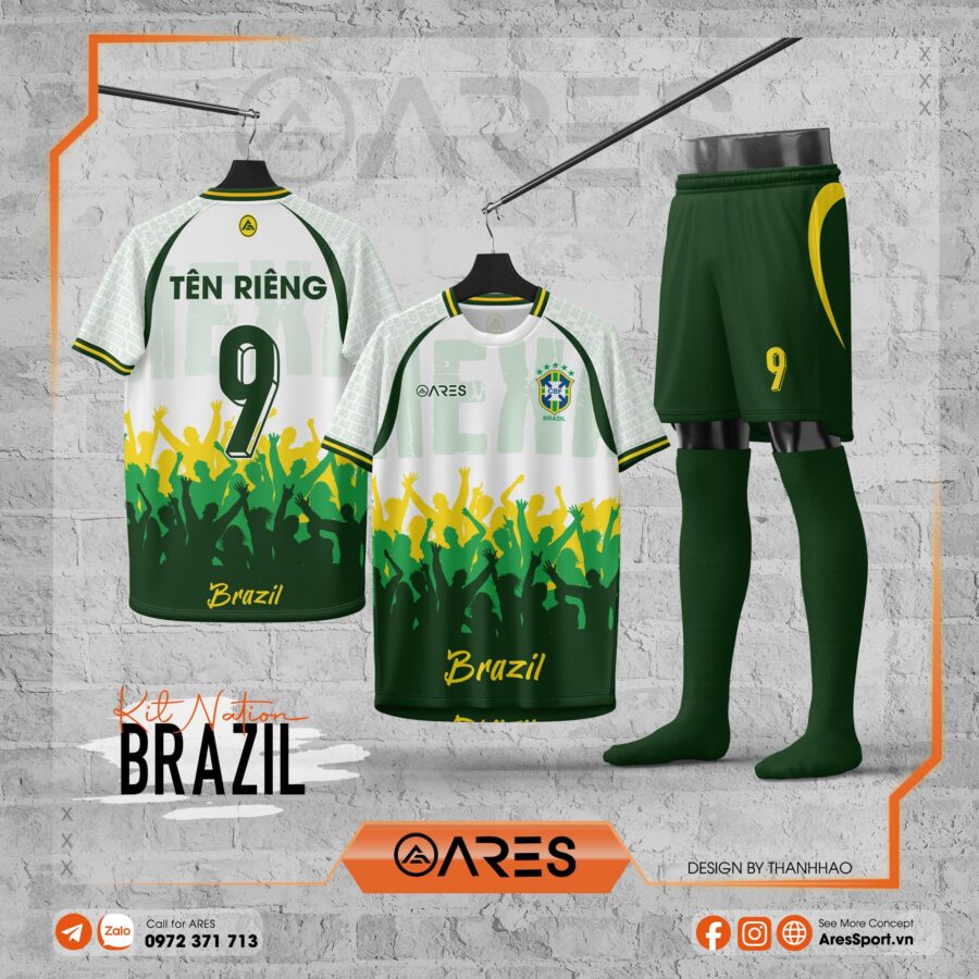 Áo Brazil Samba Crowd nổi bật với họa tiết đám đông cổ động xanh vàng rực lửa, nền trắng chủ đạo phối xanh lá mạnh mẽ, thể hiện tinh thần Brazil sôi động và không thể trộn lẫn.