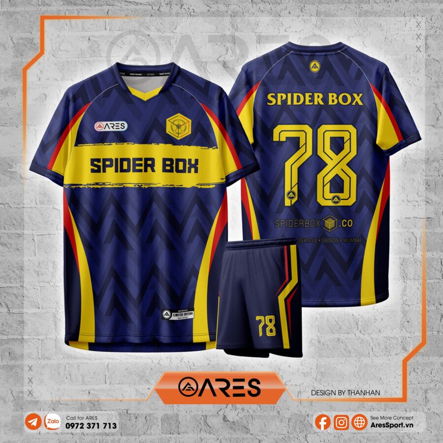Áo đá banh thiết kế Spider Box phối xanh navy – vàng nổi bật, họa tiết vệt xương cá mạnh mẽ, logo công nghệ sắc nét, truyền tải tinh thần chiến đấu chuyên nghiệp.