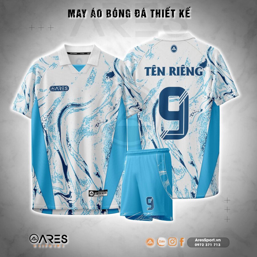 Áo đá banh Blue Ripple không logo phối họa tiết sóng loang xanh dương trên nền trắng, tạo cảm giác chuyển động mạnh mẽ như dòng nước dội ngược, thích hợp cho đội bóng cá tính và tốc độ.