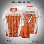 Áo đá banh Lava Drift không logo phối màu cam đất và trắng, họa tiết vân đá tự nhiên như dòng nham thạch cuộn chảy, thiết kế phá cách và đầy khí chất sân cỏ.