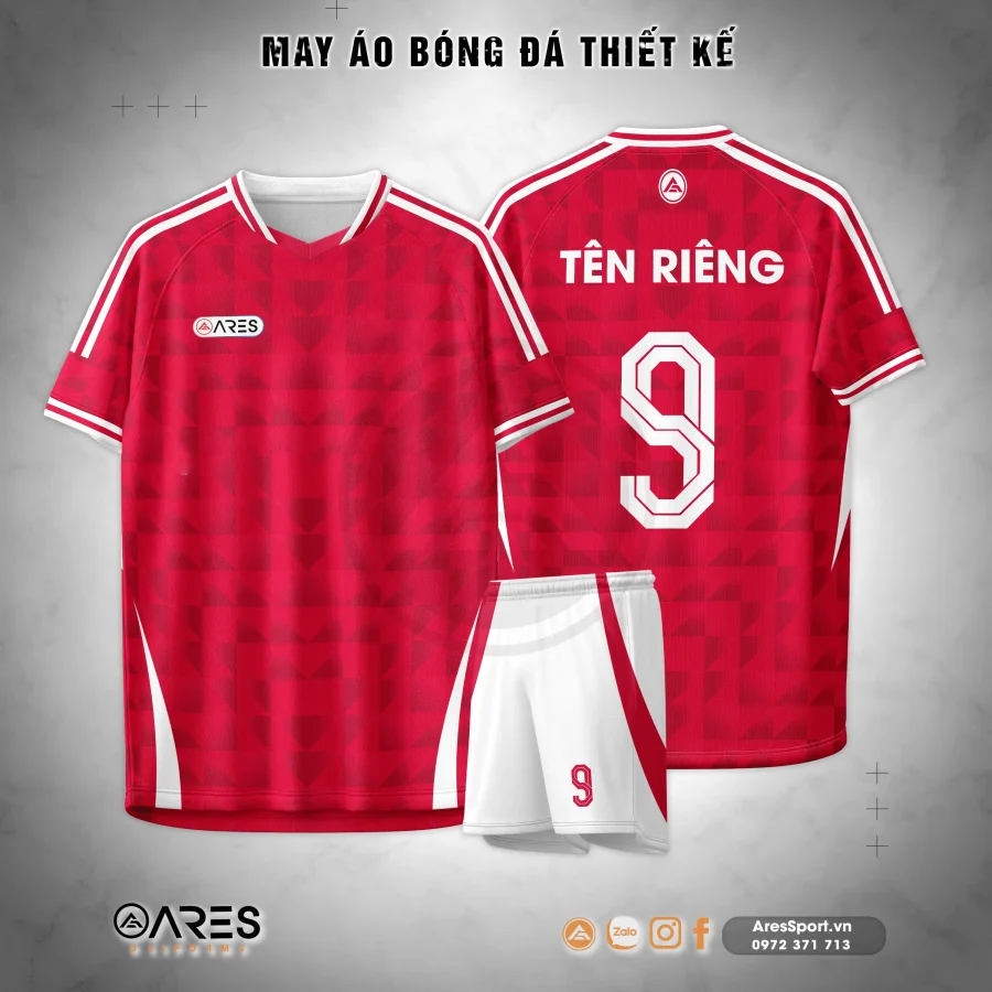 Áo đá banh Crimson Edge không logo màu đỏ đậm phối trắng, thiết kế khỏe khoắn với sọc vai thể thao, họa tiết caro ẩn mang phong cách châu Âu – lựa chọn hoàn hảo cho đội bóng mạnh mẽ và đồng đều.