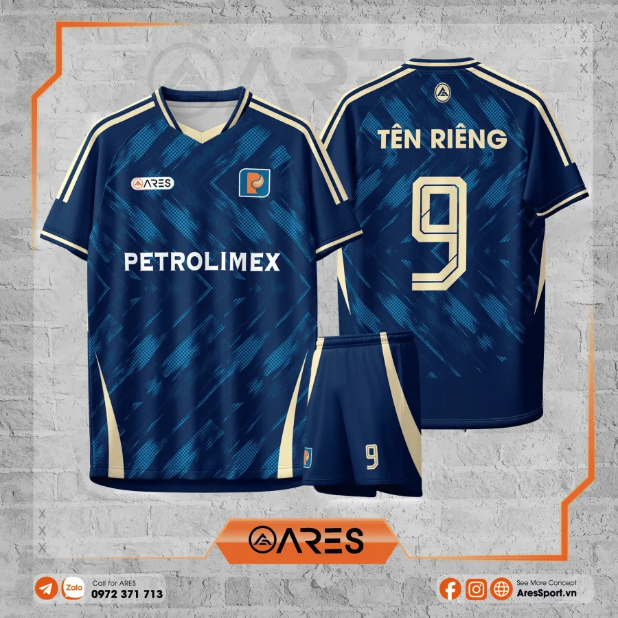 Áo đá banh thiết kế Midnight Striker Petrolimex xanh trầm khí chất, phối vàng đồng sang trọng, dành cho đội bóng công ty xăng dầu đặt may theo yêu cầu.