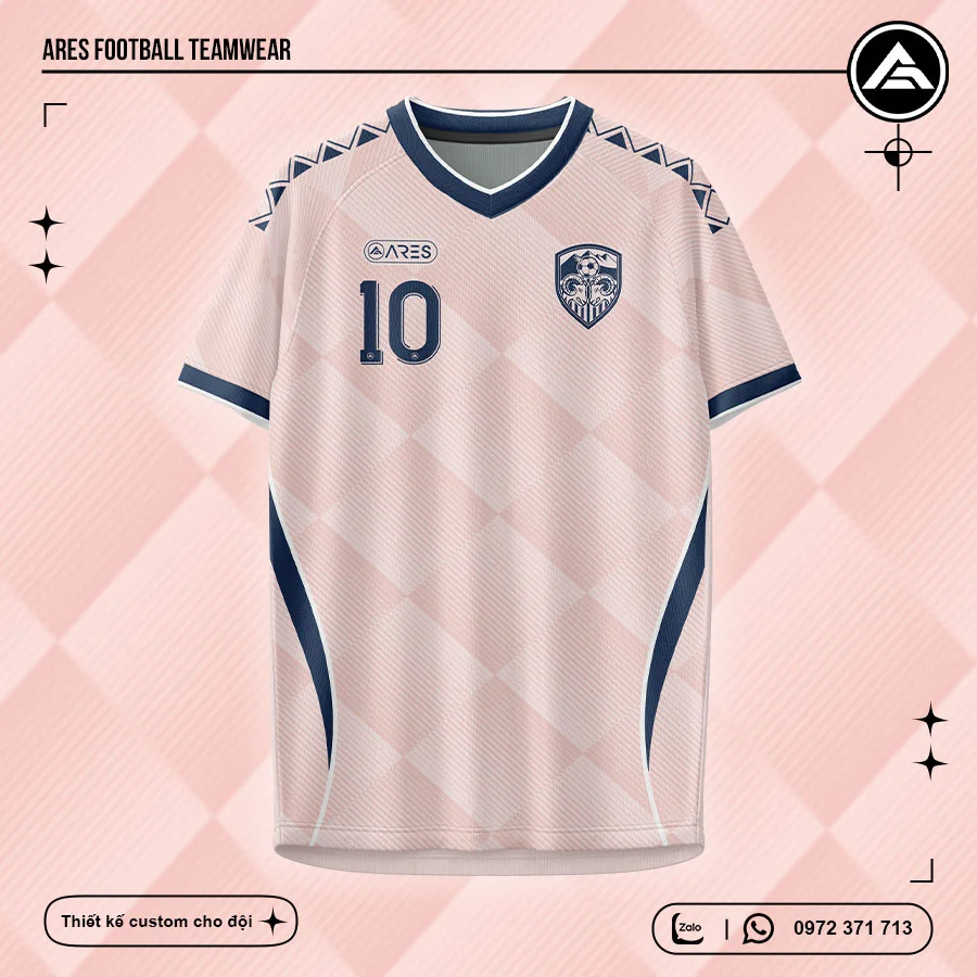 Áo bóng đá tự thiết kế Caro hồng phấn navy ABD-TK-26 mặt trước — caro diamond hồng mờ, zigzag navy vai, panel navy, số 10 navy, nền lưới