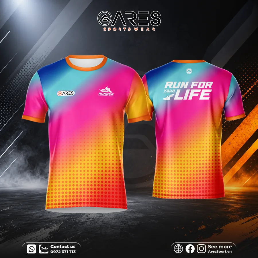 Mặt trước và mặt sau áo chạy bộ Prism Glow nền studio tối, lưng in Run For Your Life, chấm bi chuyển sắc vàng cam đỏ