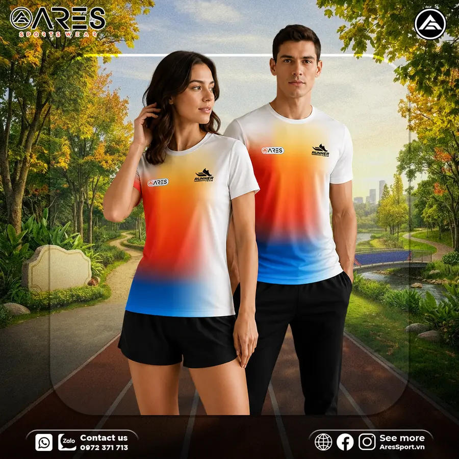 Áo chạy bộ Sunset Haze – Thiết kế loang màu hoàng hôn Cặp runner nam nữ mặc áo chạy bộ Sunset Haze trắng loang cam xanh trên đường chạy công viên, quần short đen
