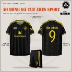 Áo bóng đá CLB Man United đen vàng, mặt trước, mặt sau và quần đen sọc vàng in tên số 9