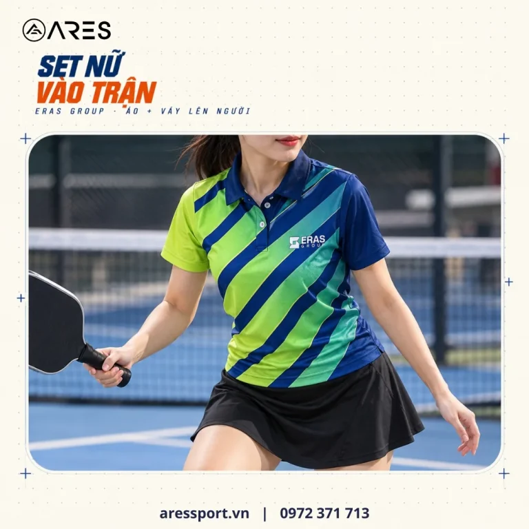 Ảnh minh họa áo lên người do AD dựng cảnh: set áo polo sọc chéo và váy đen pickleball nữ ERAS Group